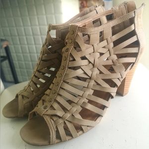 Transit shoes. Size 40 or 9US.